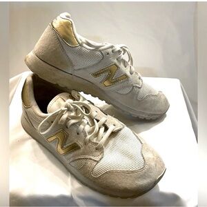 New Balance 520 Retro Sneakers Women’s Size 8 – White Gold Neutral